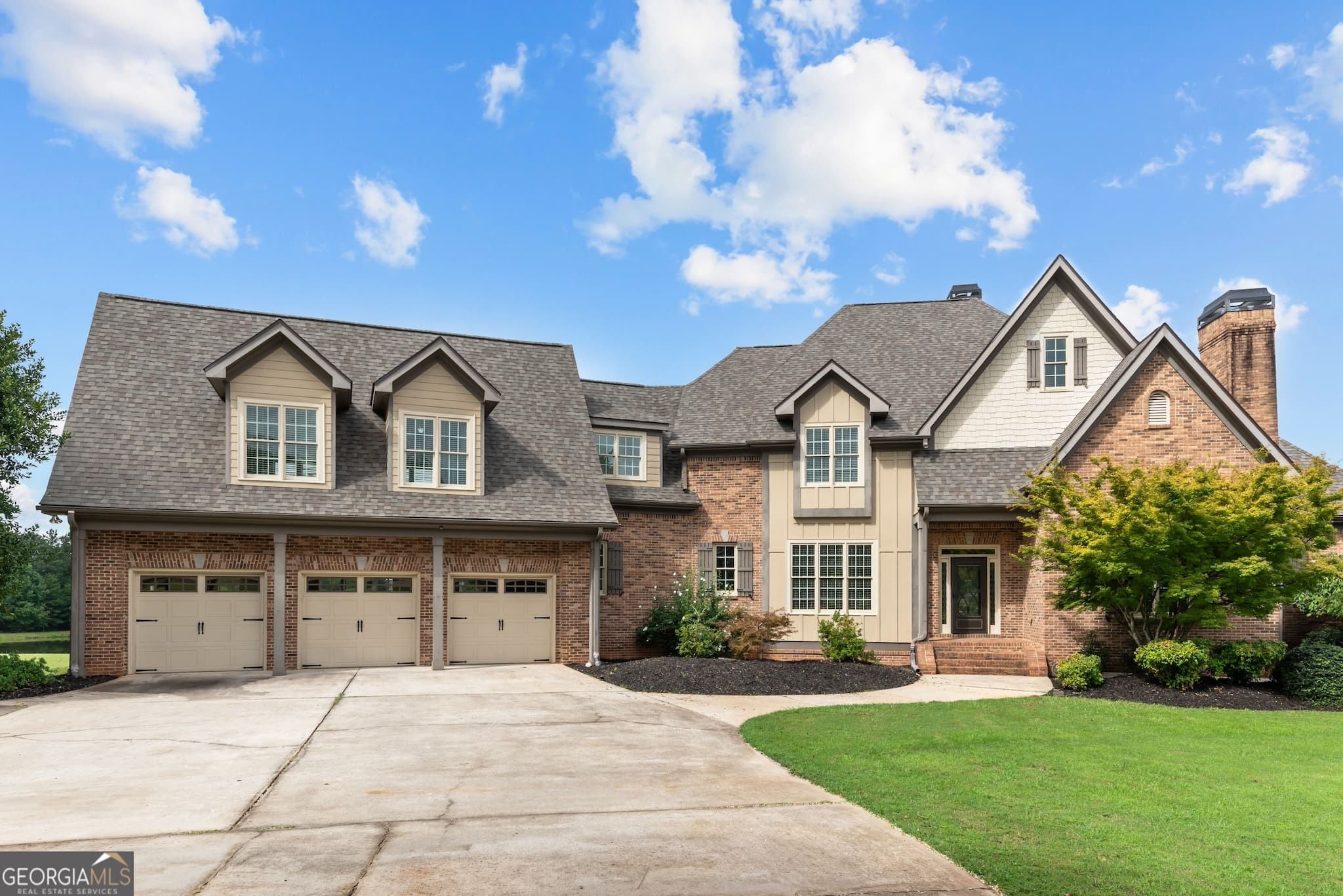 5 bedroom, 4.5 bathroom, 4,555 sq ft single family residence for sale at 1031 Jasmine Lane, Madison, GA 30650 — photo 1 of 76