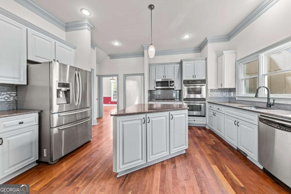 5 bedroom, 4.5 bathroom, 4,555 sq ft single family residence for sale at 1031 Jasmine Lane, Madison, GA 30650 — photo 8
