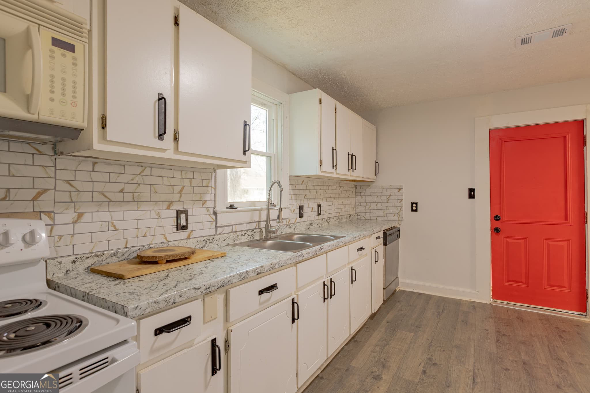 3 bedroom, 2 bathroom, 1,500 sq ft single family residence for sale at 1102 Calvin Avenue, Columbus, GA 31903 — photo 8
