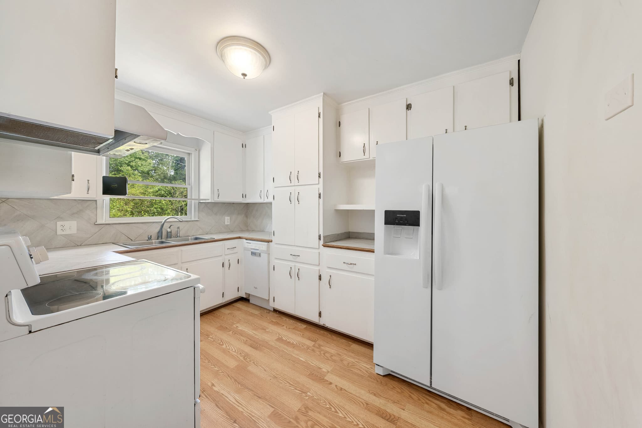 3 bedroom, 2 bathroom, 1,200 sq ft single family residence for sale at 1172 Shoal Creek Church Road, Lavonia, GA 30553 — photo 3