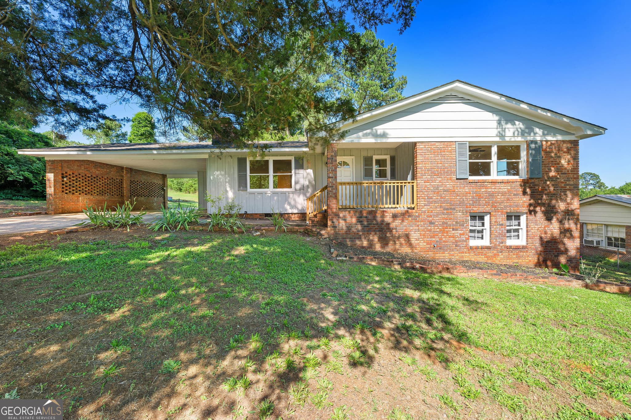 3 bedroom, 2 bathroom, 1,200 sq ft single family residence for sale at 1172 Shoal Creek Church Road, Lavonia, GA 30553 — photo 1 of 24
