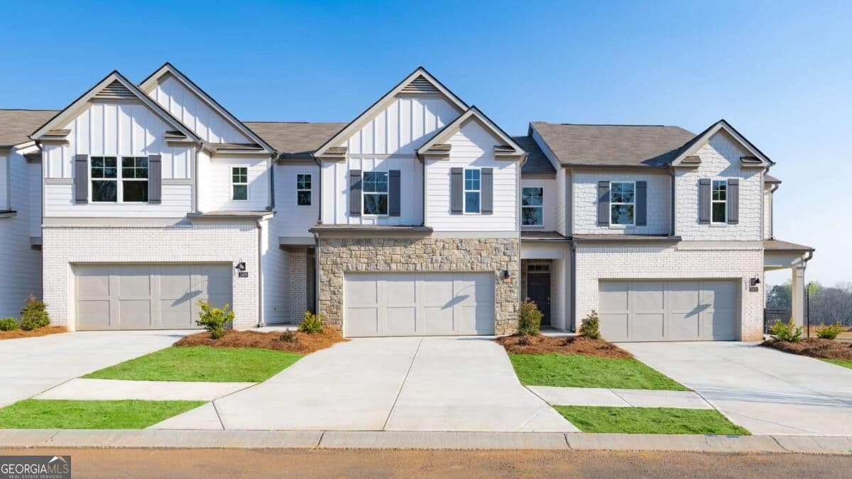 3 bedroom, 2.5 bathroom, 2,026 sq ft townhouse for sale at 4800 Guava Trace, Acworth, GA 30101 — photo 2