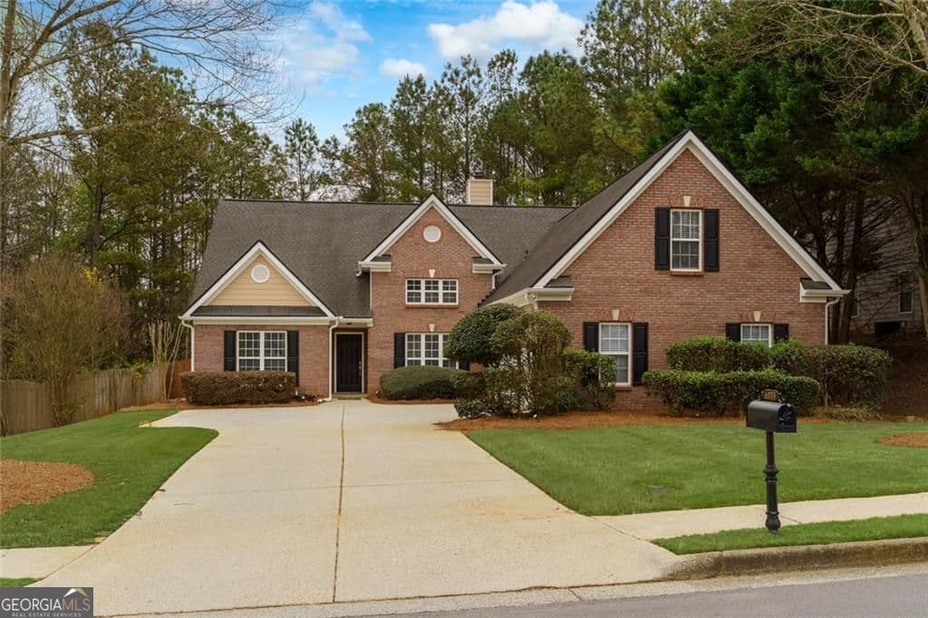 4 bedroom, 3 bathroom, 2,800 sq ft single family residence sold at 4003 Suwanee Place Drive, Suwanee, GA 30024