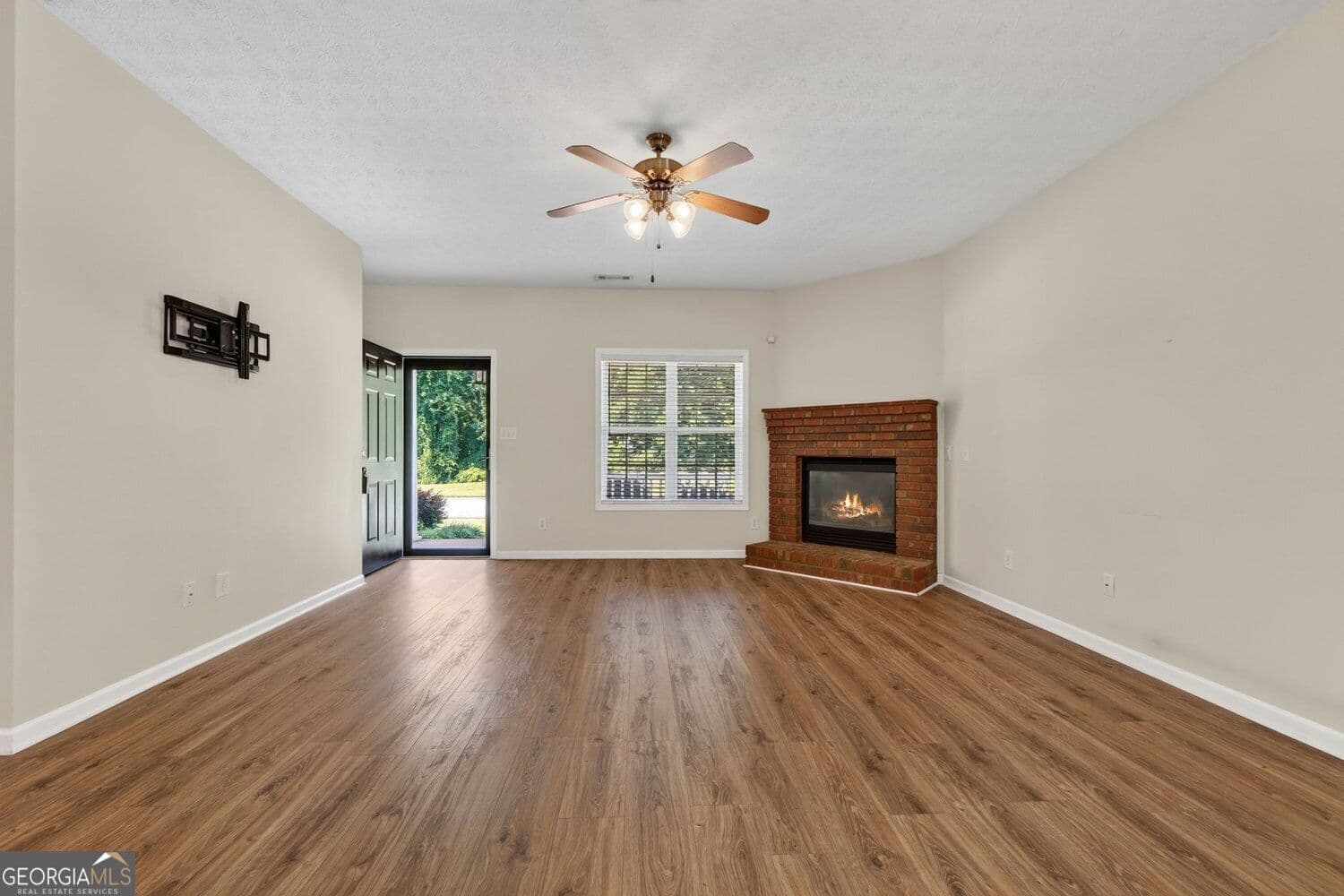 2 bedroom, 2 bathroom, 1,445 sq ft single family residence for sale at 200 Emily Park, Fayetteville, GA 30215 — photo 6