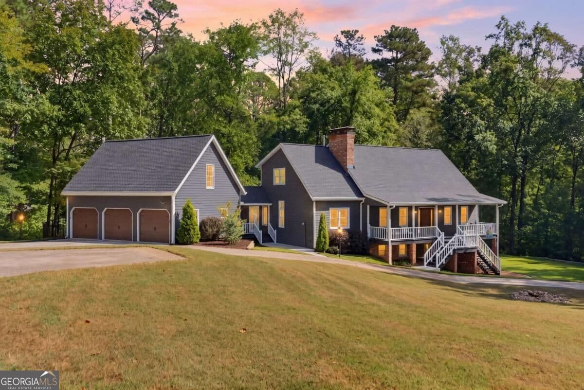 5 bedroom, 3.5 bathroom, 4,542 sq ft single family residence for sale at 13488 Holly Road, Roswell, GA 30075 — photo 2