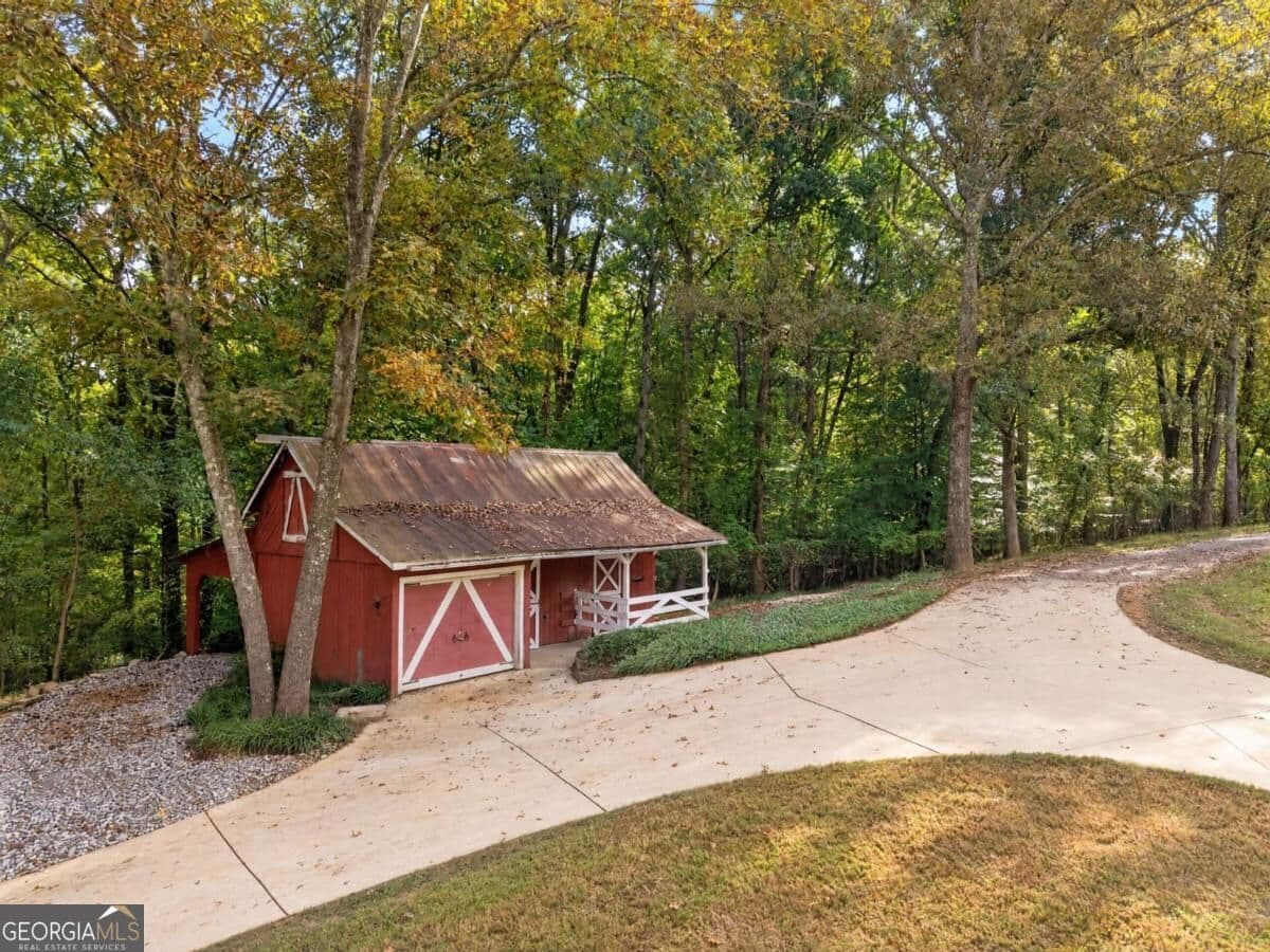 5 bedroom, 3.5 bathroom, 4,542 sq ft single family residence for sale at 13488 Holly Road, Roswell, GA 30075 — photo 8