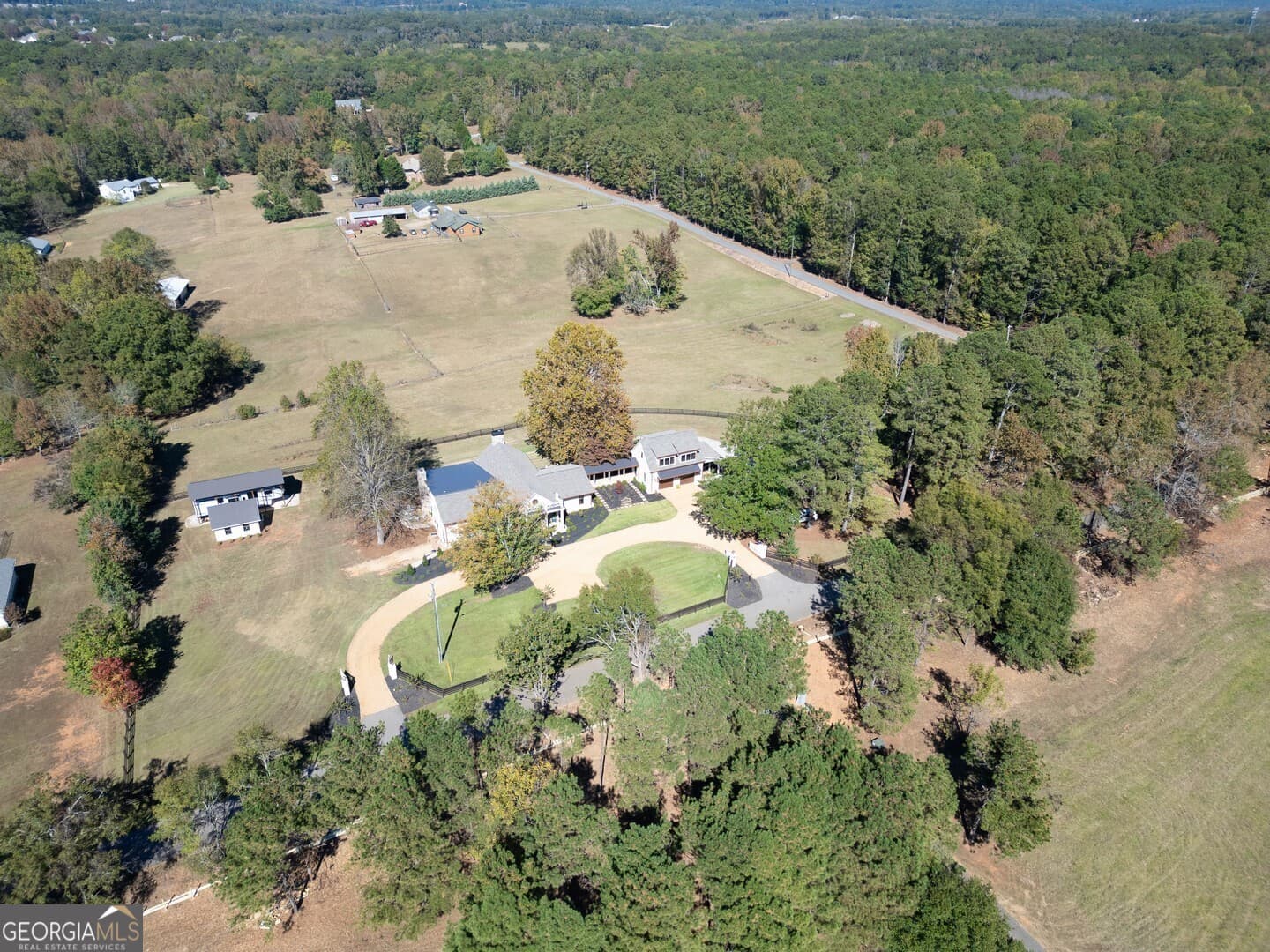 4 bedroom, 3.5 bathroom, 4,340 sq ft single family residence for sale at 419 Parker Road, Mcdonough, GA 30252 — photo 2