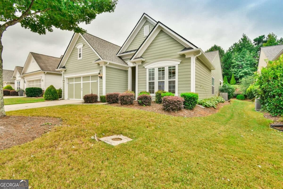 2 bedroom, 2 bathroom, 1,942 sq ft single family residence for sale at 6632 Fawn Meadow Lane, Hoschton, GA 30548 — photo 2