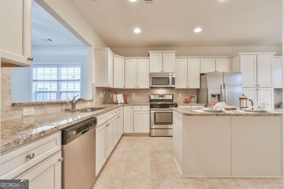 2 bedroom, 2 bathroom, 1,942 sq ft single family residence for sale at 6632 Fawn Meadow Lane, Hoschton, GA 30548 — photo 9