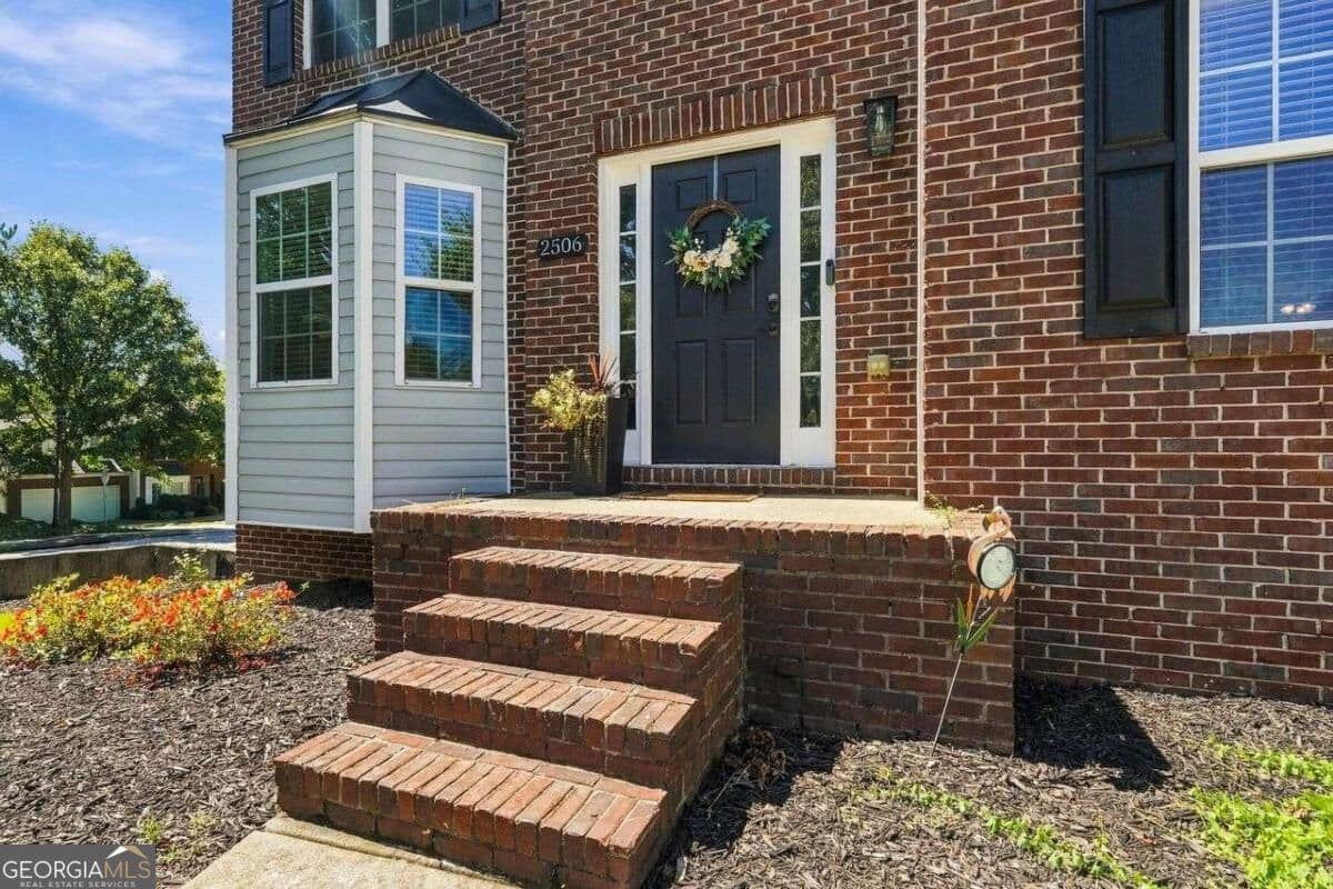 5 bedroom, 3.5 bathroom, 4,162 sq ft single family residence for sale at 2506 Betty Sue Drive, Buford, GA 30519 — photo 3