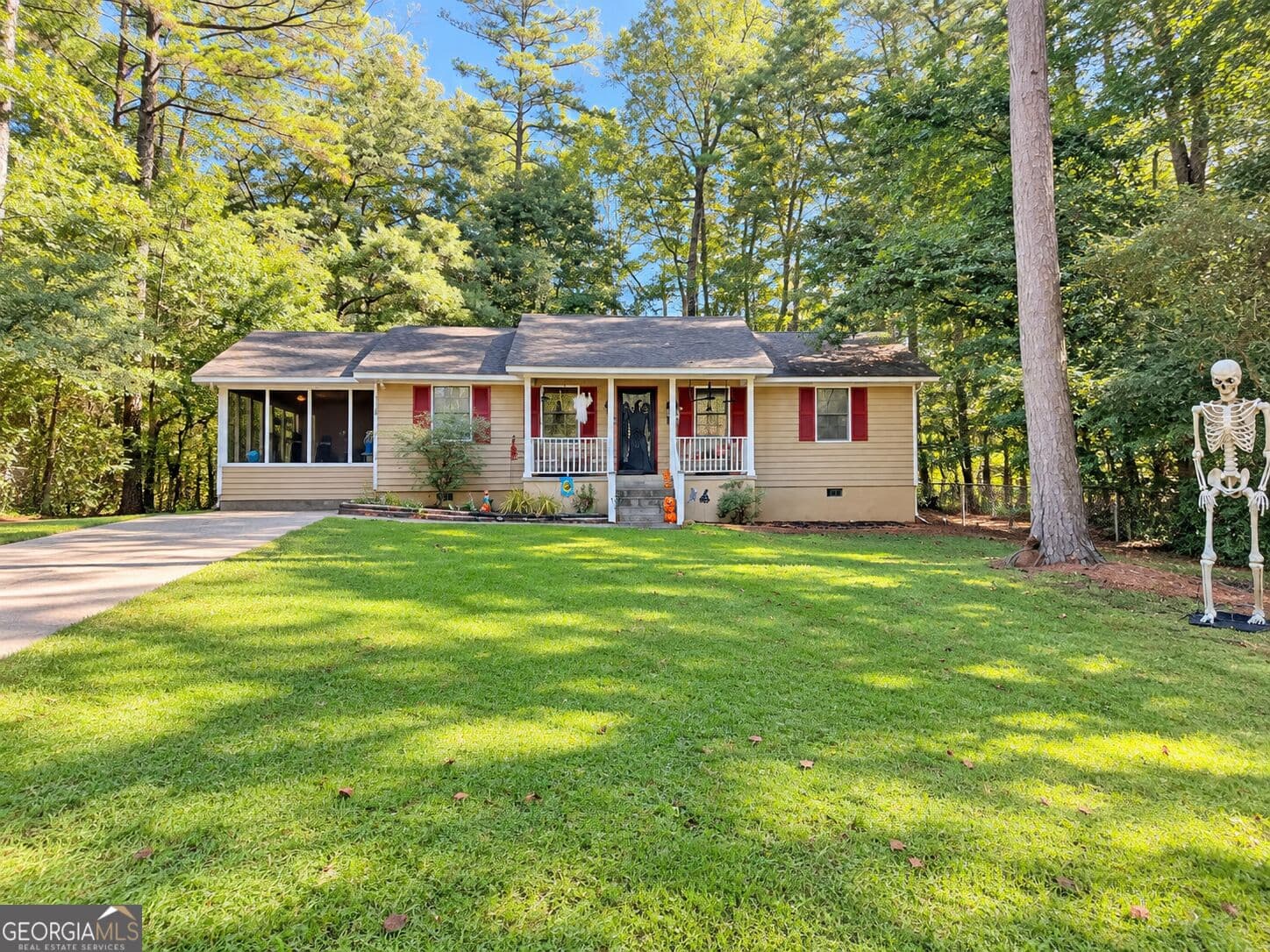 2 bedroom, 2 bathroom, 1,032 sq ft single family residence for sale at 115 Westminster Drive, Eatonton, GA 31024 — photo 2