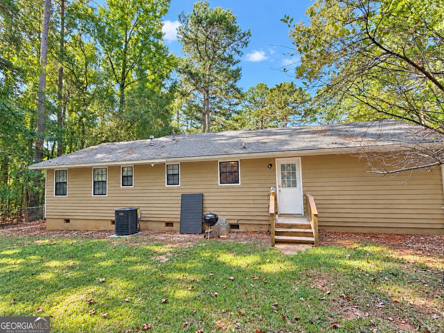 2 bedroom, 2 bathroom, 1,032 sq ft single family residence for sale at 115 Westminster Drive, Eatonton, GA 31024 — photo 4