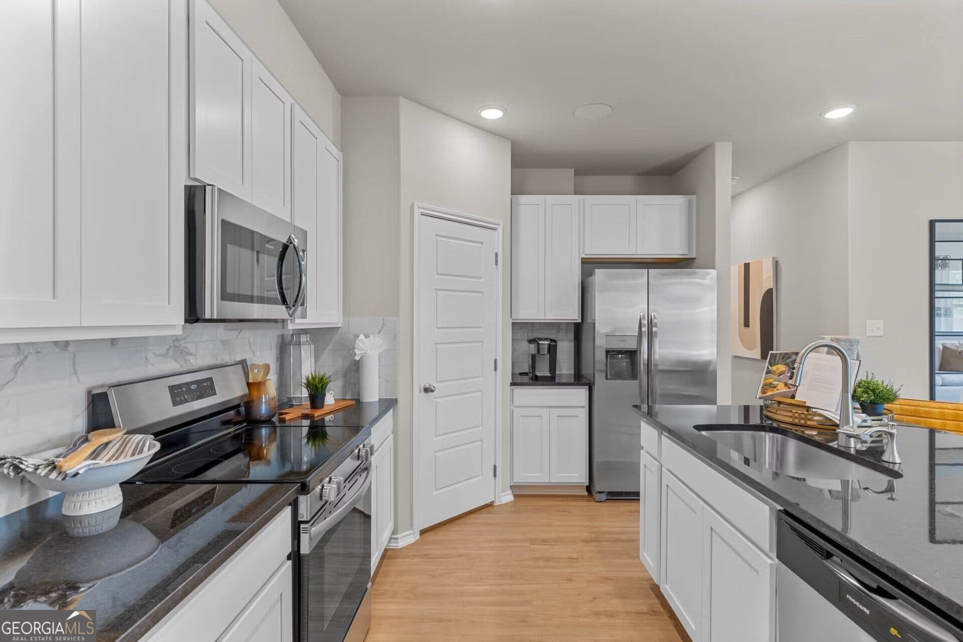 5 bedroom, 3 bathroom, 2,128 sq ft single family residence for sale at 127 Greene Farm Trail, Cartersville, GA 30120 — photo 6