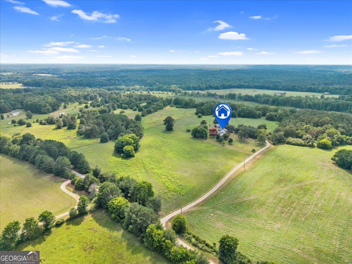 5 bedroom, 4.5 bathroom, 3,536 sq ft single family residence for sale at 1141 Fieldcrest Lane, Madison, GA 30650 — photo 2
