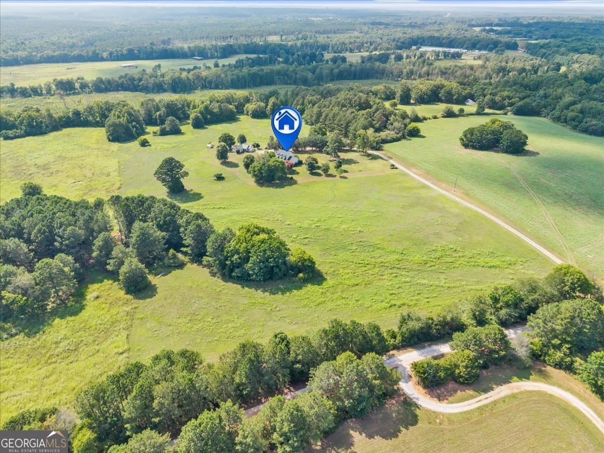 5 bedroom, 4.5 bathroom, 3,536 sq ft single family residence for sale at 1141 Fieldcrest Lane, Madison, GA 30650 — photo 3