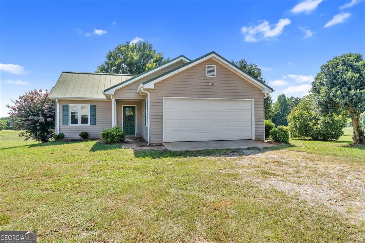 5 bedroom, 4.5 bathroom, 3,536 sq ft single family residence for sale at 1141 Fieldcrest Lane, Madison, GA 30650 — photo 4