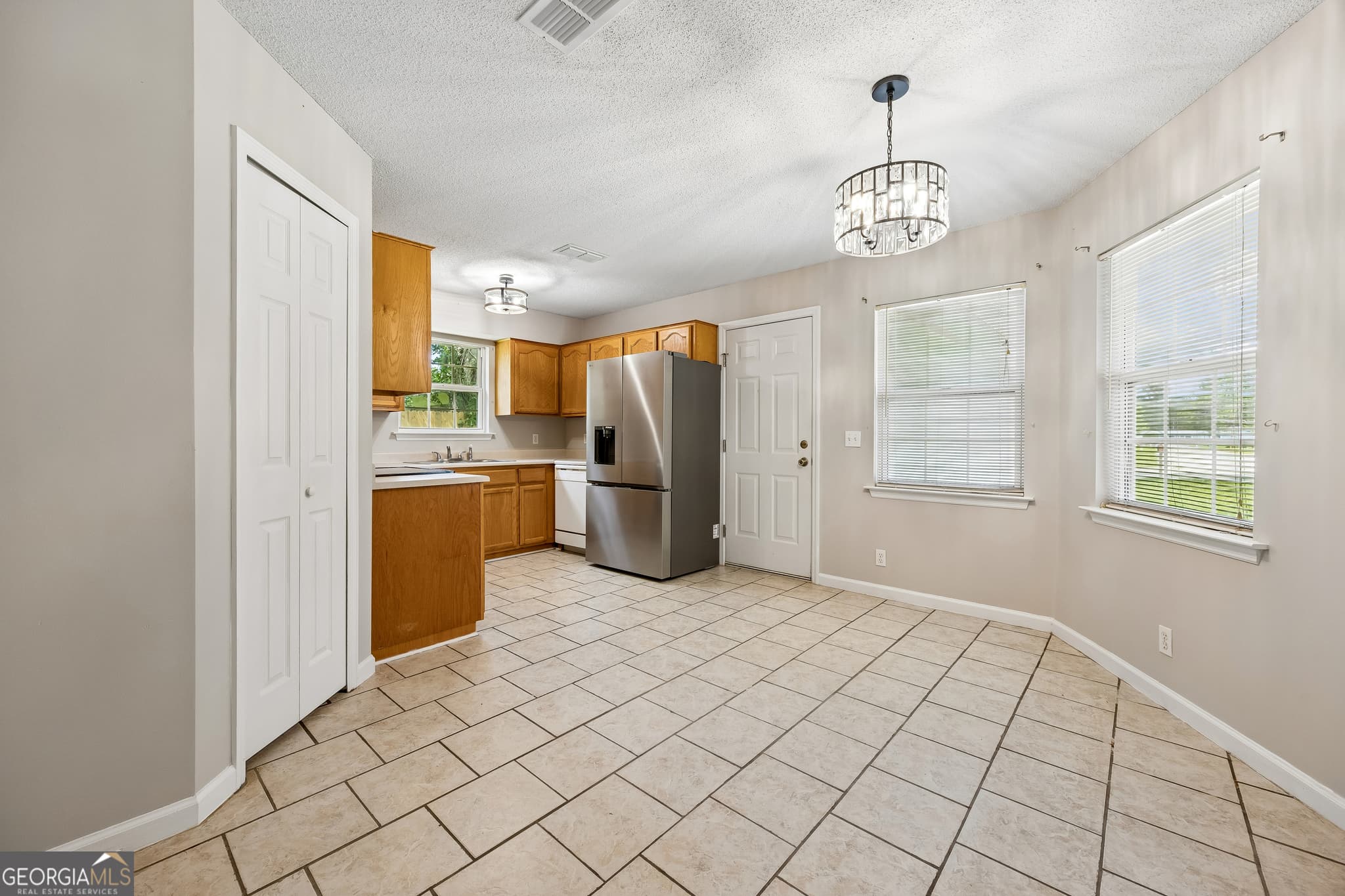 3 bedroom, 2 bathroom, 1,124 sq ft single family residence for sale at 872 Mission Trace Drive, St. Marys, GA 31558 — photo 6