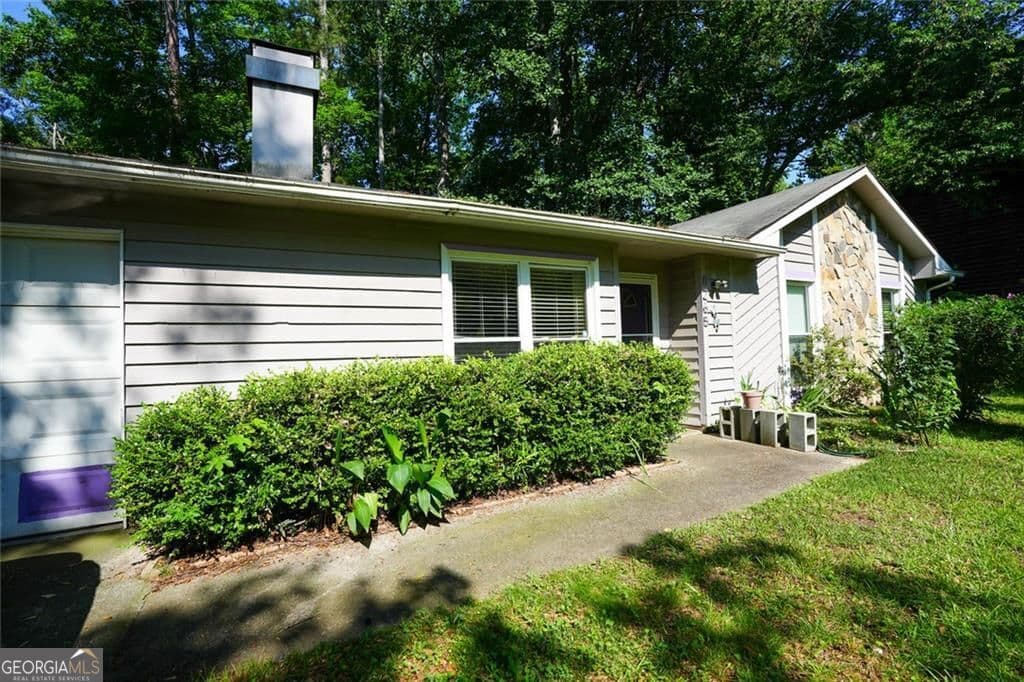 3 bedroom, 2 bathroom, 1,280 sq ft single family residence for sale at 8265 Park Ridge Drive, Riverdale, GA 30274 — photo 2