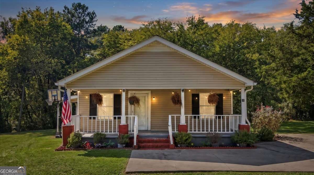 2 bedroom, 1 bathroom, 1,008 sq ft single family residence for sale at 15 Roper Road, Aragon, GA 30104