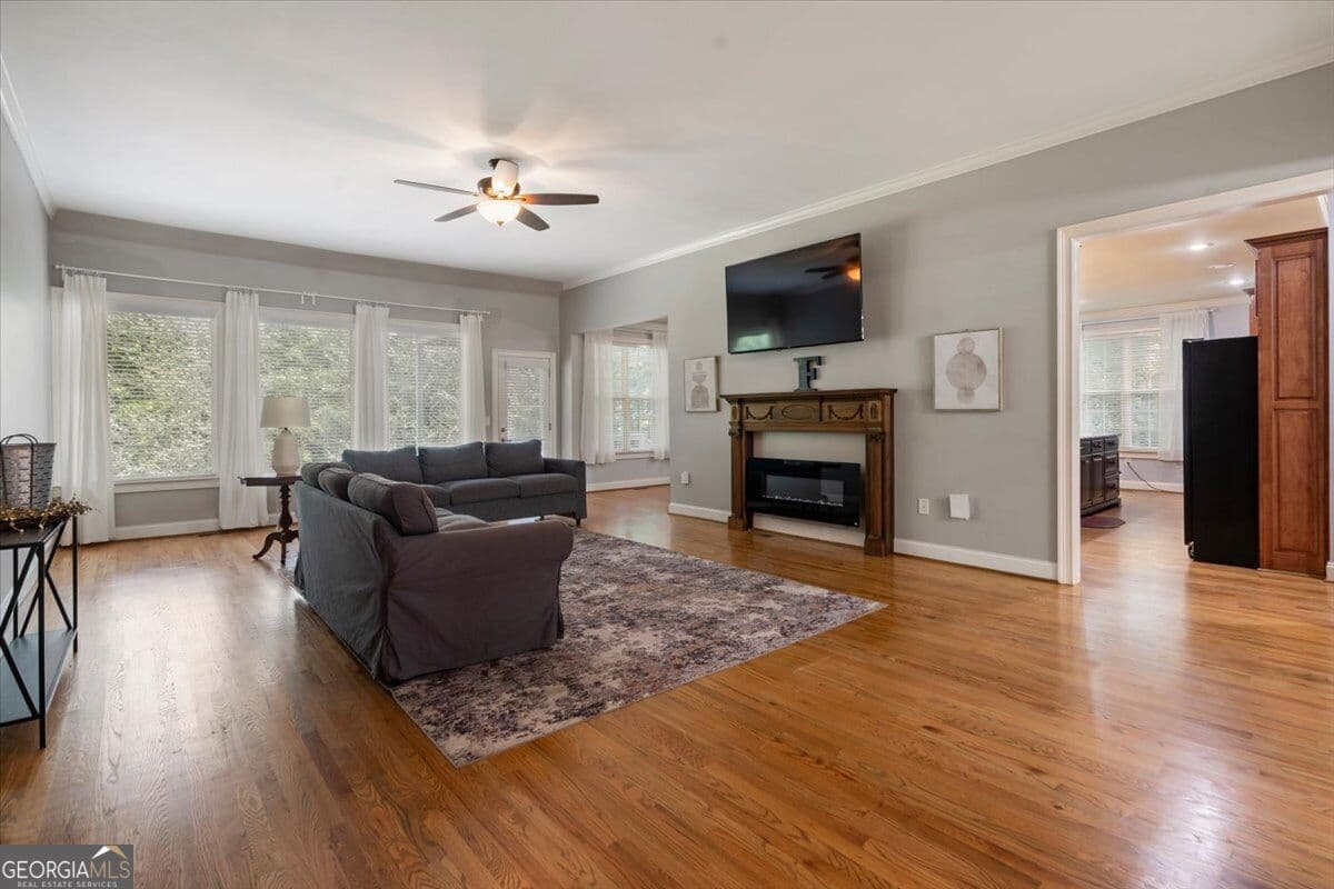 6 bedroom, 4 bathroom, 4,450 sq ft single family residence for sale at 303 Vantage Drive, Jefferson, GA 30549 — photo 6
