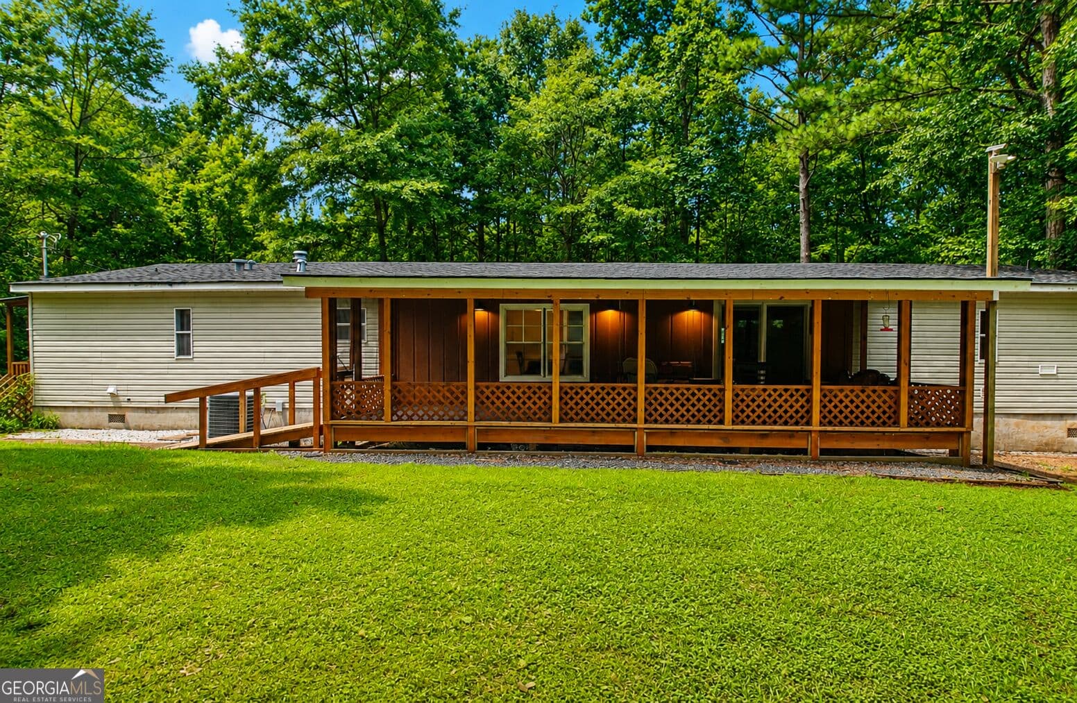 4 bedroom, 2 bathroom, 2,400 sq ft manufactured home,single family residence for sale at 8622 Whitehouse Parkway, Woodbury, GA 30293 — photo 1 of 74