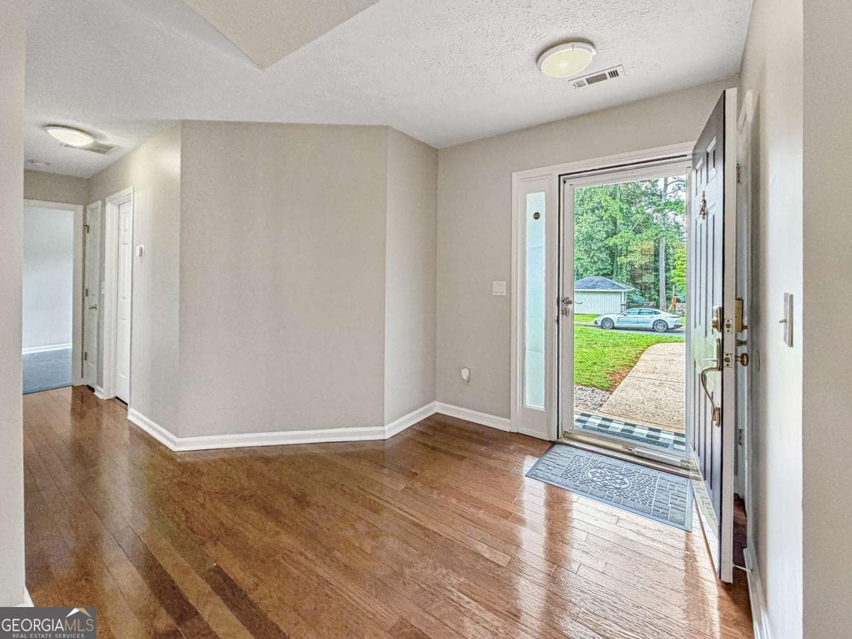 3 bedroom, 2 bathroom, 1,663 sq ft single family residence for sale at 1435 Wheatfield Drive, Lawrenceville, GA 30043 — photo 7