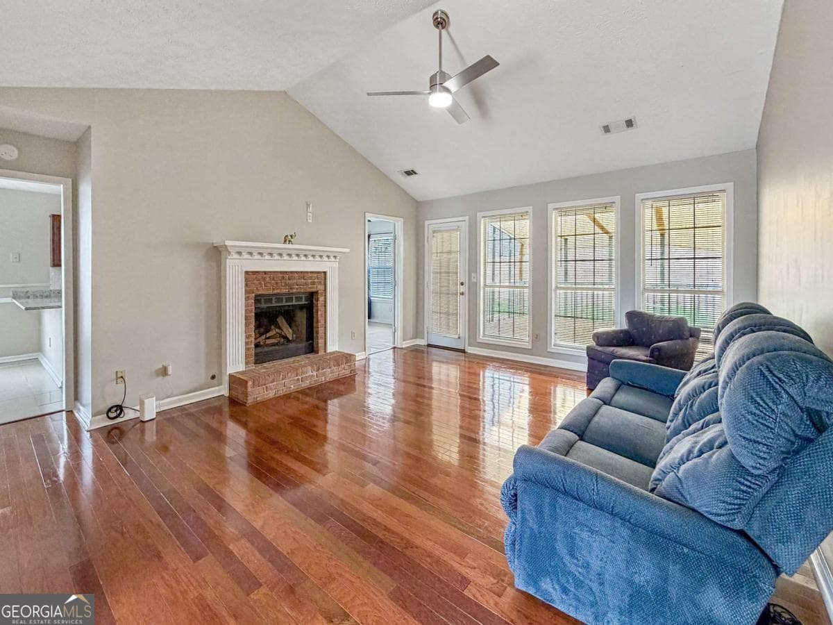 3 bedroom, 2 bathroom, 1,663 sq ft single family residence for sale at 1435 Wheatfield Drive, Lawrenceville, GA 30043 — photo 3