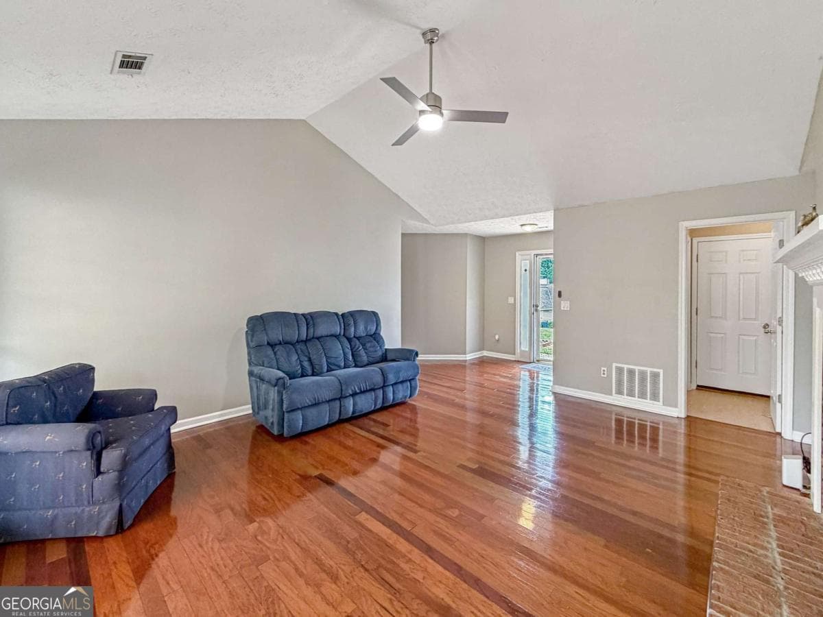 3 bedroom, 2 bathroom, 1,663 sq ft single family residence for sale at 1435 Wheatfield Drive, Lawrenceville, GA 30043 — photo 5