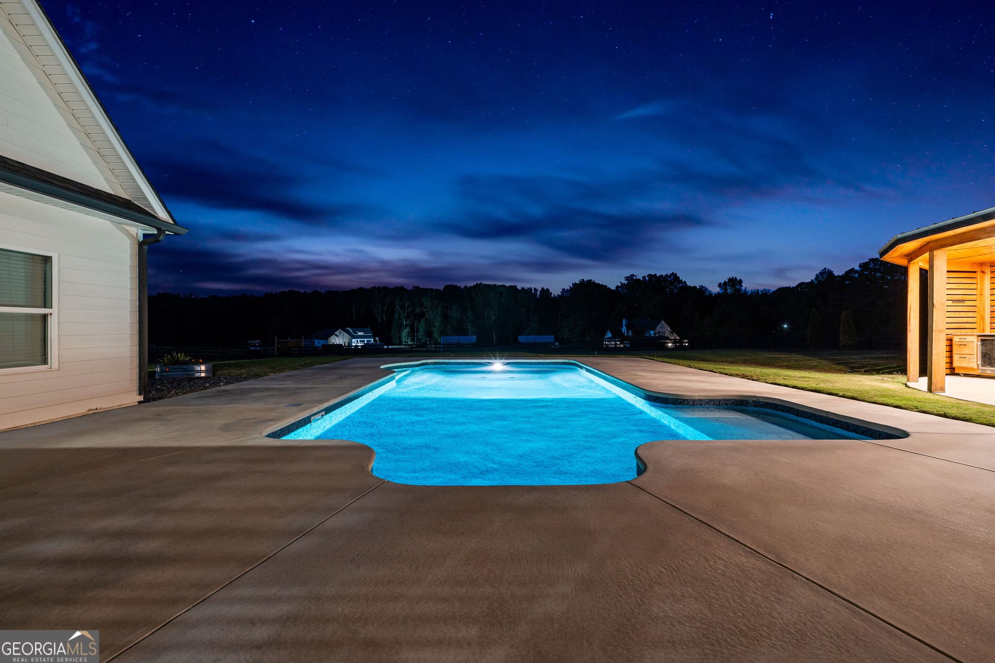 4 bedroom, 2.5 bathroom, 3,204 sq ft single family residence for sale at 1082 Gray Girls Road, Senoia, GA 30276 — photo 3