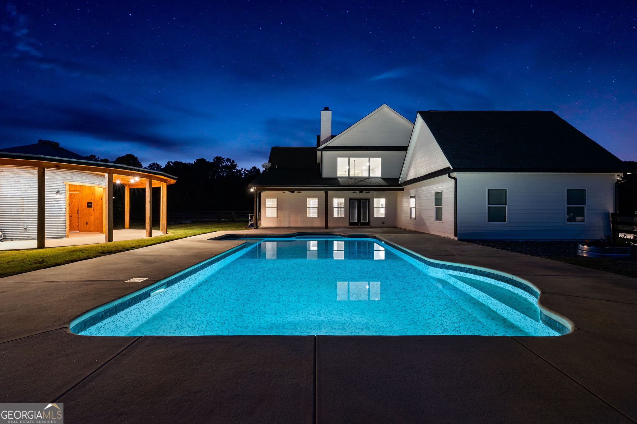 4 bedroom, 2.5 bathroom, 3,204 sq ft single family residence for sale at 1082 Gray Girls Road, Senoia, GA 30276 — photo 5