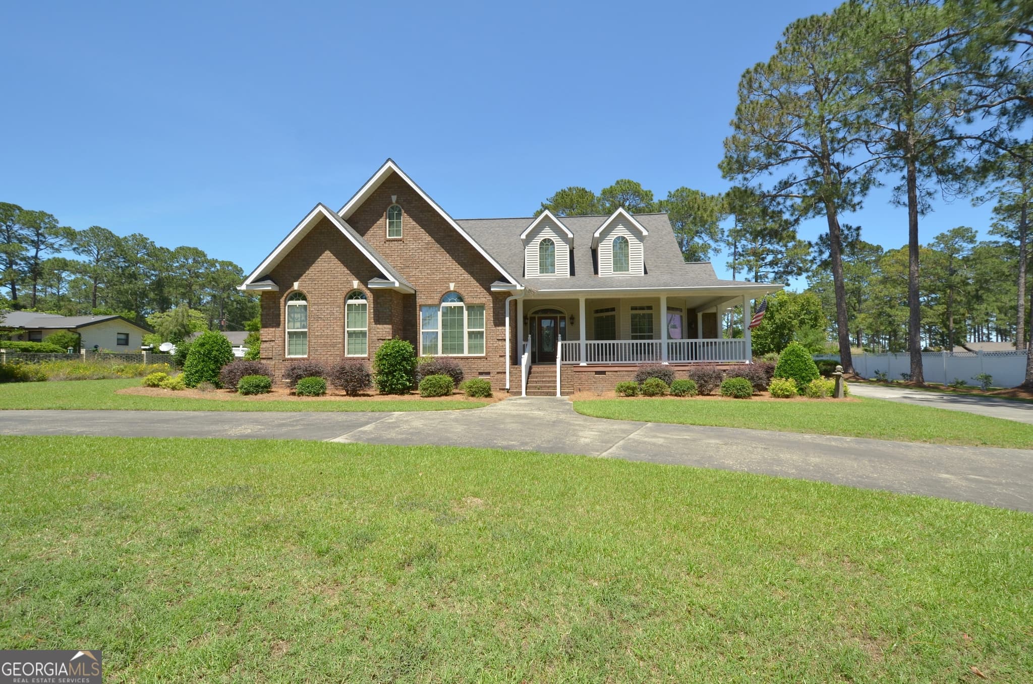 4 bedroom, 3 bathroom, 3,300 sq ft single family residence for sale at 121 Jessup Street, Eastman, GA 31023 — photo 2