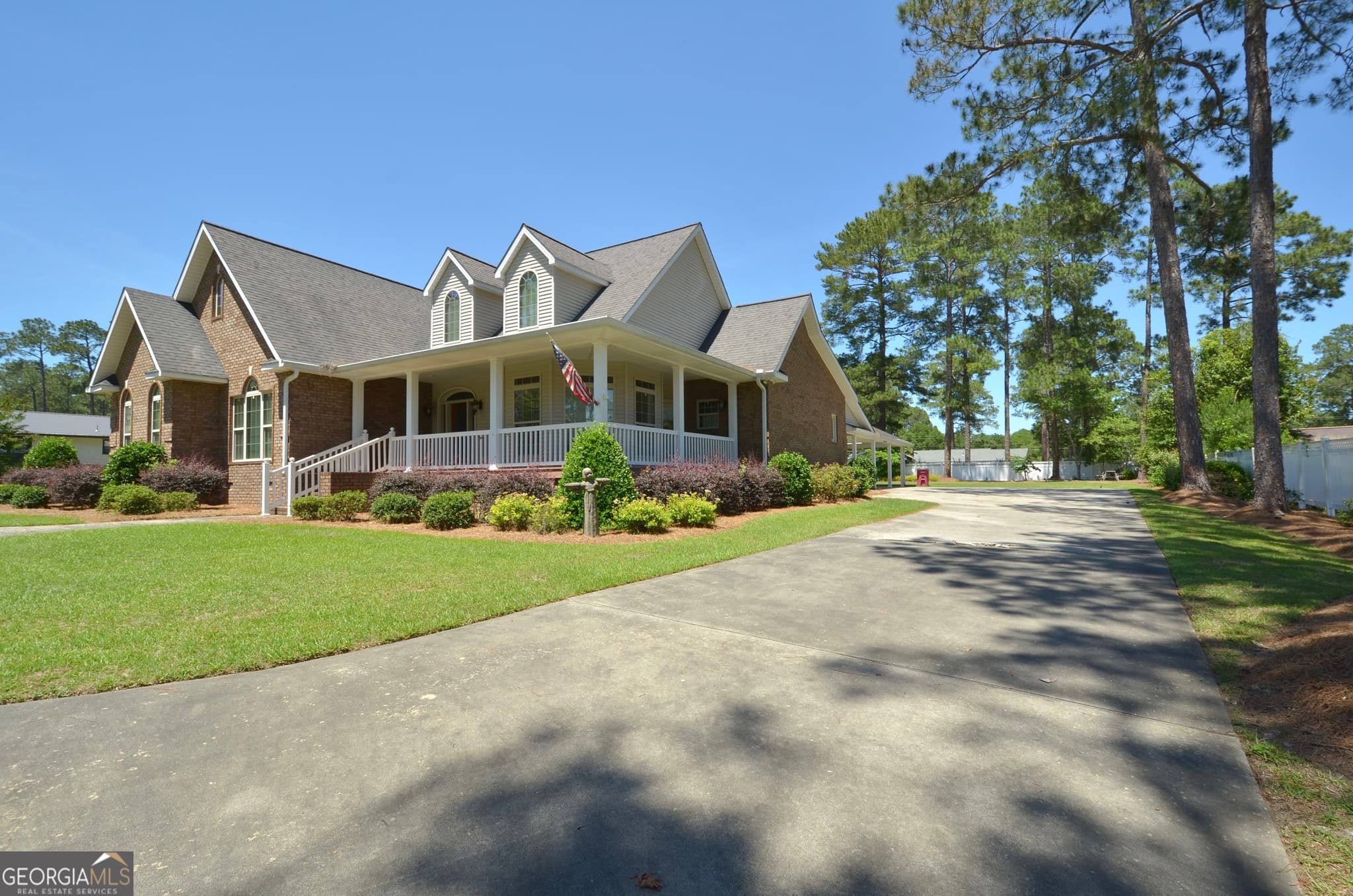 4 bedroom, 3 bathroom, 3,300 sq ft single family residence for sale at 121 Jessup Street, Eastman, GA 31023 — photo 6