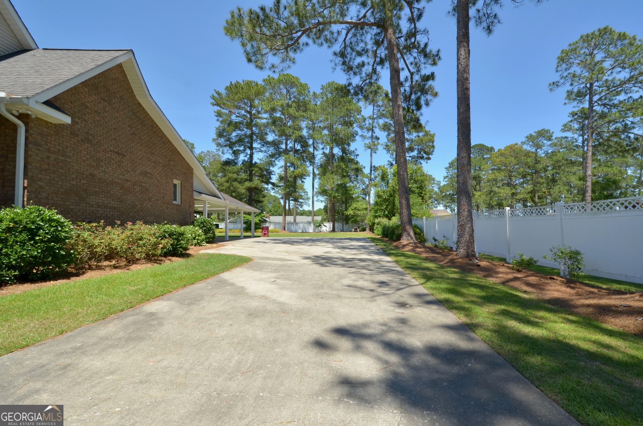 4 bedroom, 3 bathroom, 3,300 sq ft single family residence for sale at 121 Jessup Street, Eastman, GA 31023 — photo 7