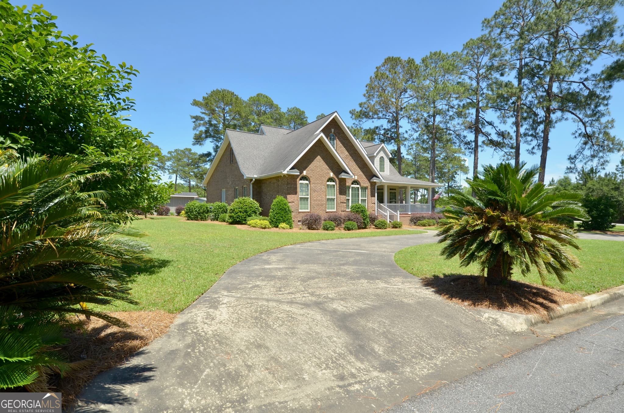 4 bedroom, 3 bathroom, 3,300 sq ft single family residence for sale at 121 Jessup Street, Eastman, GA 31023 — photo 4