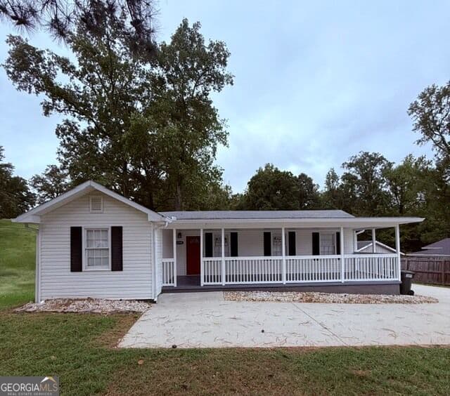 3 bedroom, 2 bathroom, 1,123 sq ft single family residence for rent at 6790 Queen Mill Road, Mableton, GA 30126 for $1,950 a month — photo 3