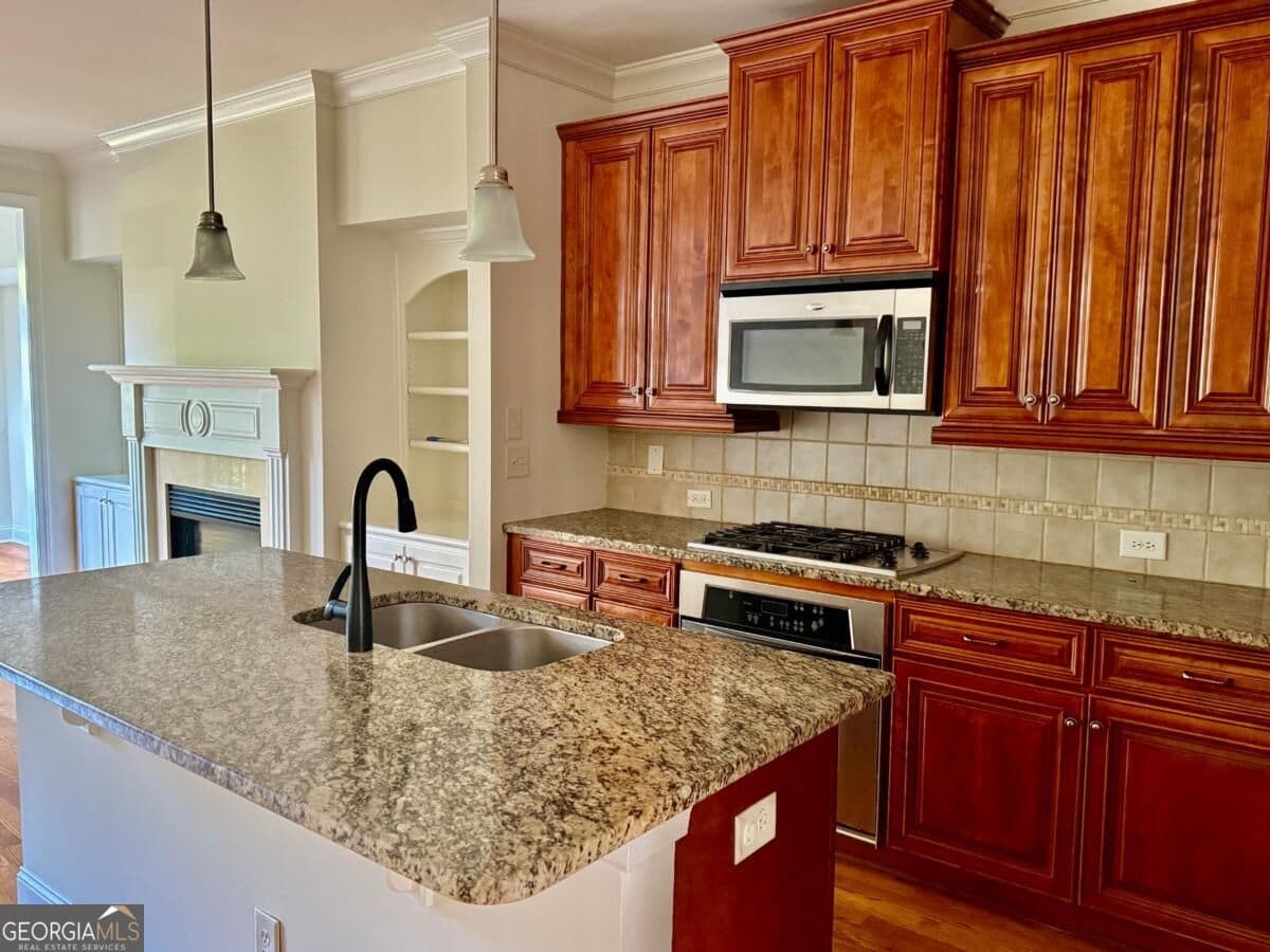 3 bedroom, 3.5 bathroom townhouse for sale at 7670 Willoughby Court, Alpharetta, GA 30005 — photo 6