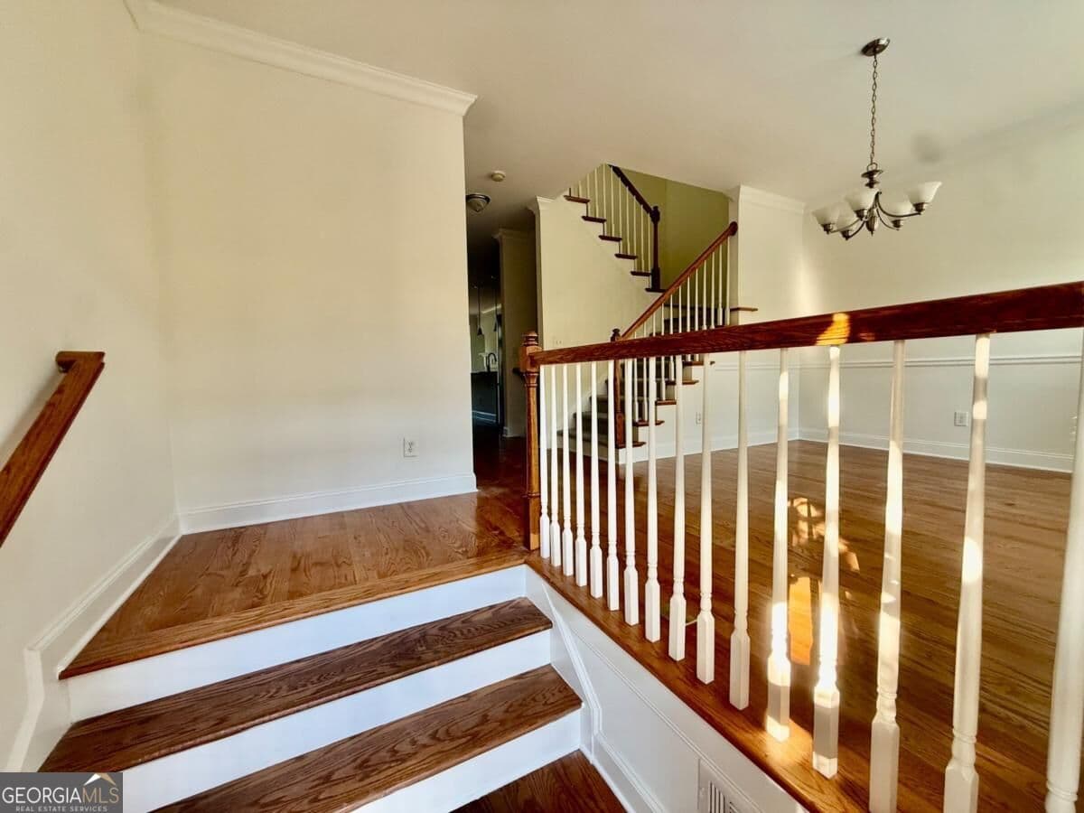 3 bedroom, 3.5 bathroom townhouse for sale at 7670 Willoughby Court, Alpharetta, GA 30005 — photo 3