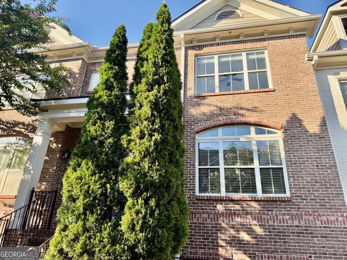 3 bedroom, 3.5 bathroom townhouse for sale at 7670 Willoughby Court, Alpharetta, GA 30005 — photo 1 of 34