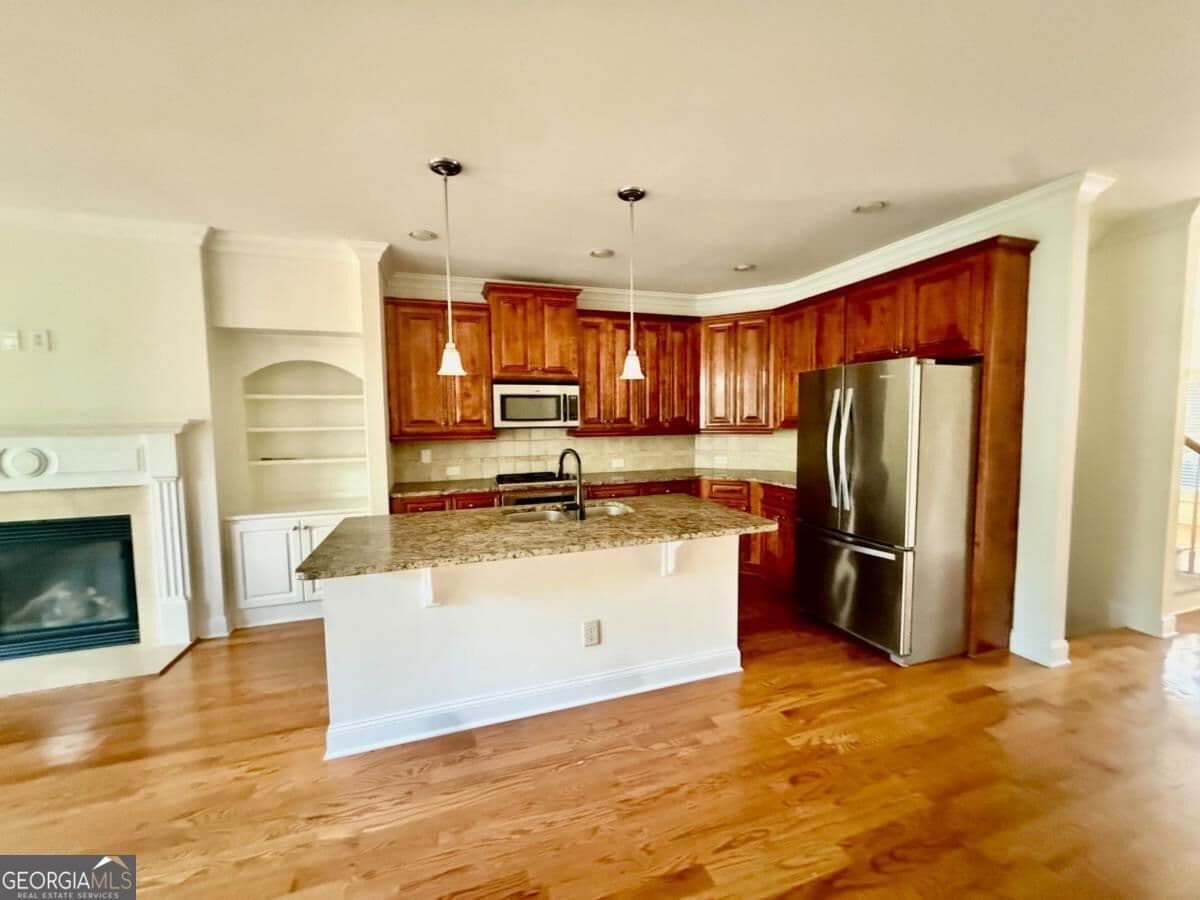 3 bedroom, 3.5 bathroom townhouse for sale at 7670 Willoughby Court, Alpharetta, GA 30005 — photo 9