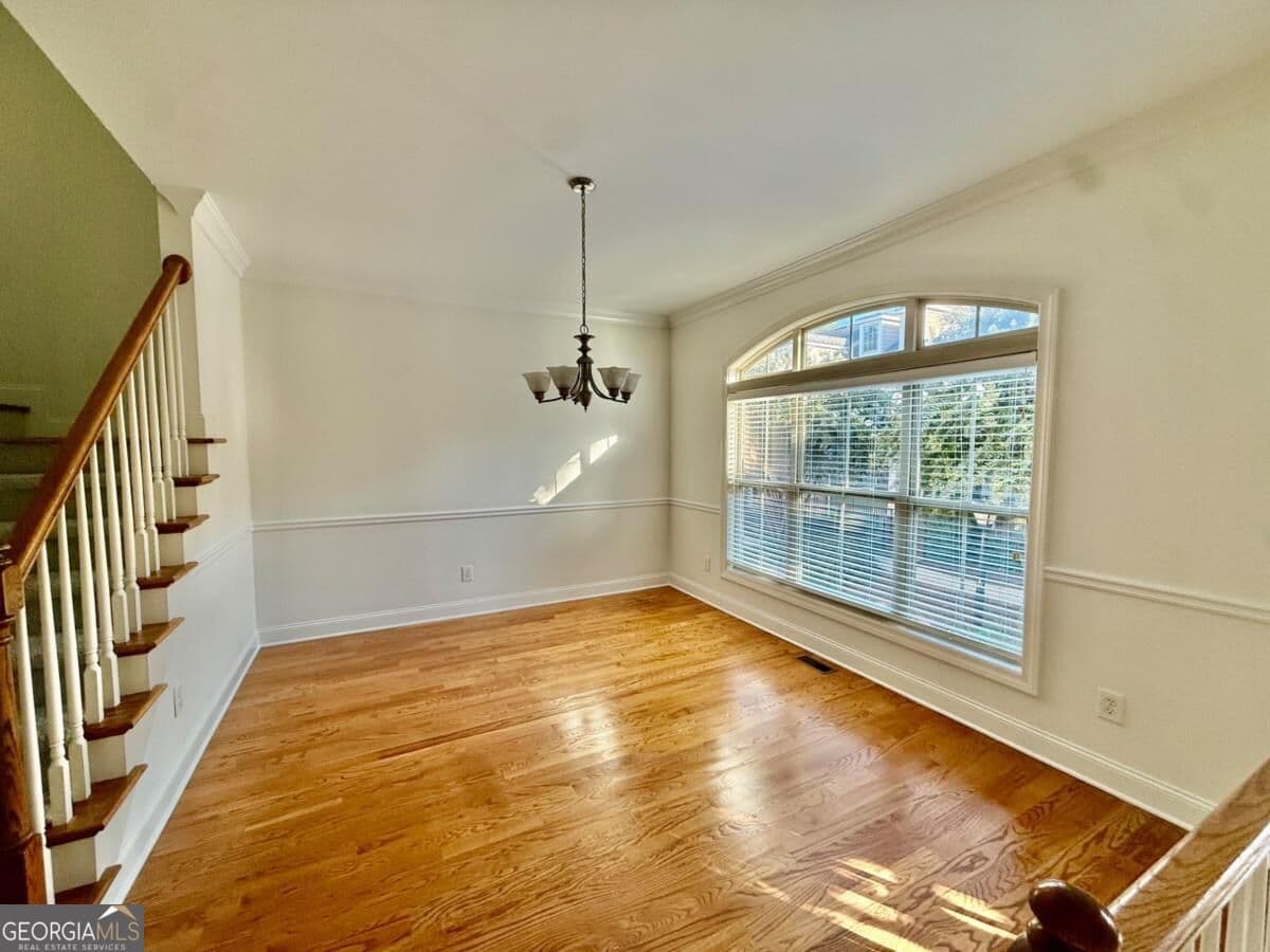 3 bedroom, 3.5 bathroom townhouse for sale at 7670 Willoughby Court, Alpharetta, GA 30005 — photo 4