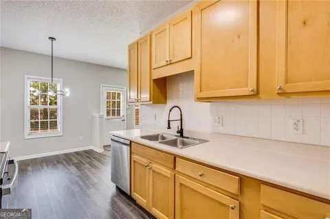 3 bedroom, 2.5 bathroom townhouse for rent at 762 Commerce Boulevard, Riverdale, GA 30296 for $2,000 a month — photo 3