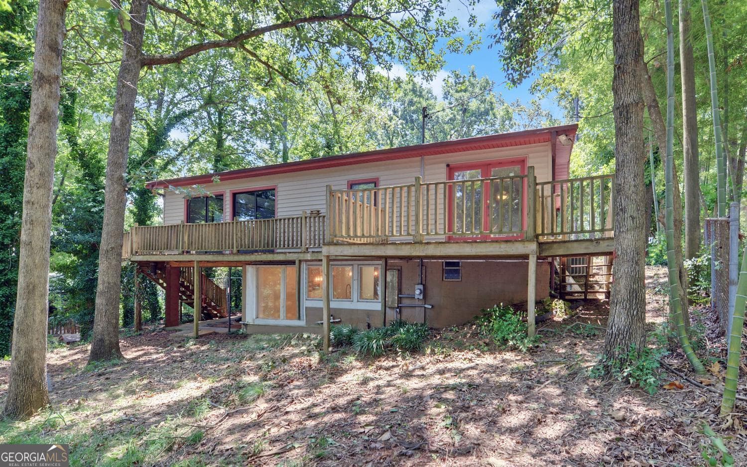 4 bedroom, 2 bathroom, 2,048 sq ft cabin,single family residence for sale at 149 Foxtail Drive, Hartwell, GA 30643 — photo 1 of 50