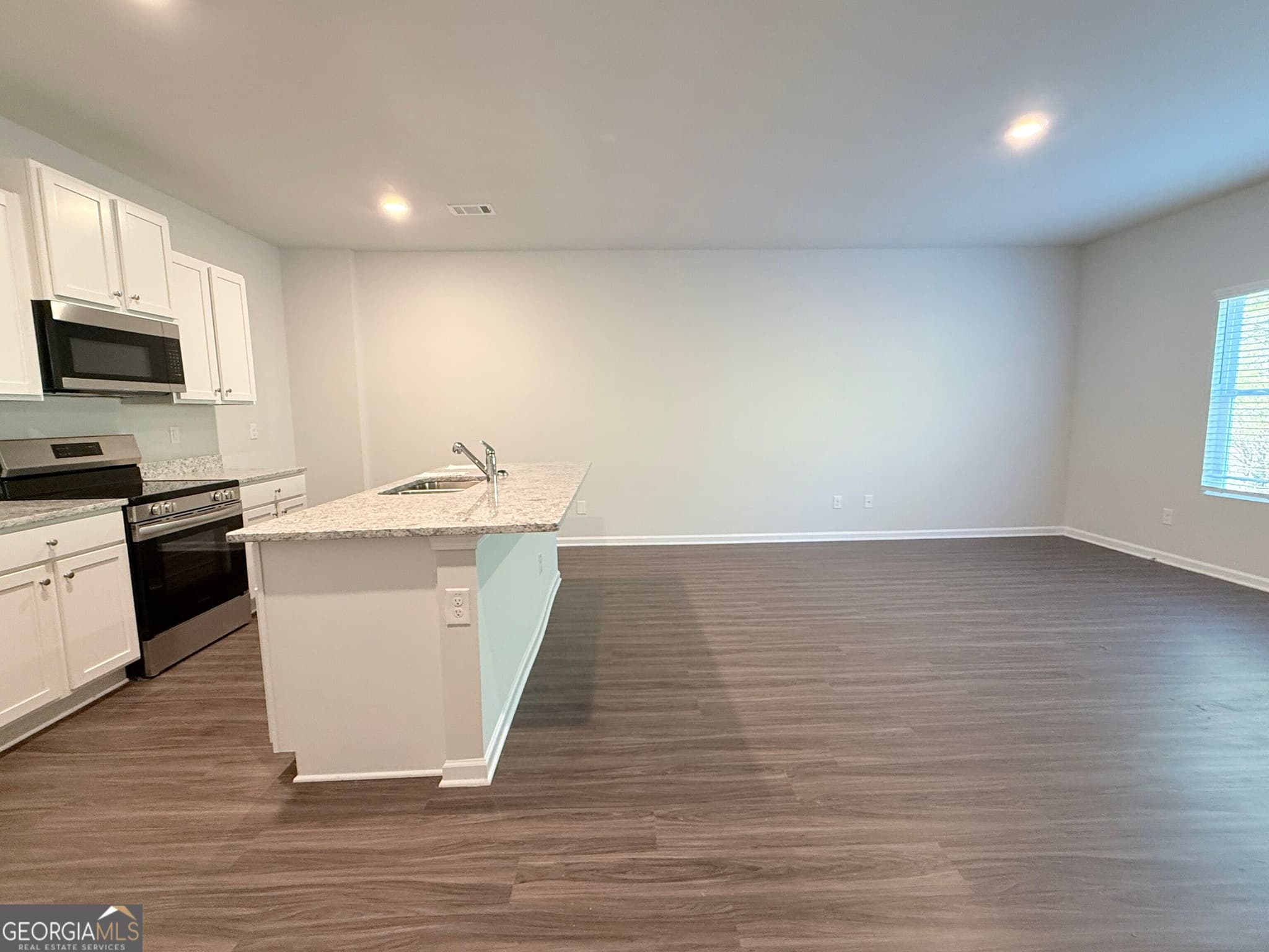 3 bedroom, 2.5 bathroom, 1,538 sq ft townhouse for sale at 432 Oakwood Drive, Milledgeville, GA 31061 — photo 4