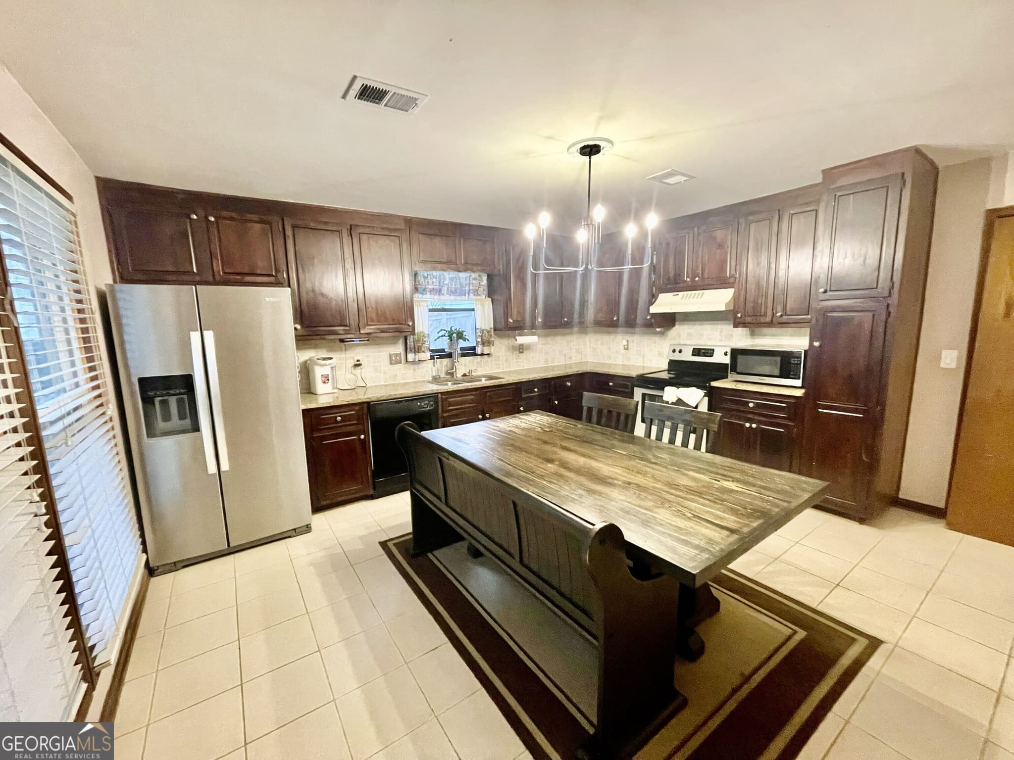 3 bedroom, 2.5 bathroom, 1,904 sq ft single family residence for sale at 2677 Deerfield Circle, Marietta, GA 30064 — photo 7