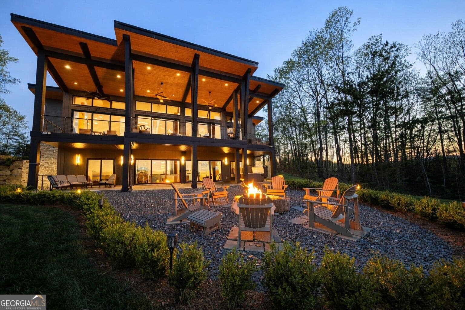 3 bedroom, 3.5 bathroom, 3,033 sq ft single family residence for sale at 231 Keowee Turtlehead Road, Salem, SC 29676 — photo 3