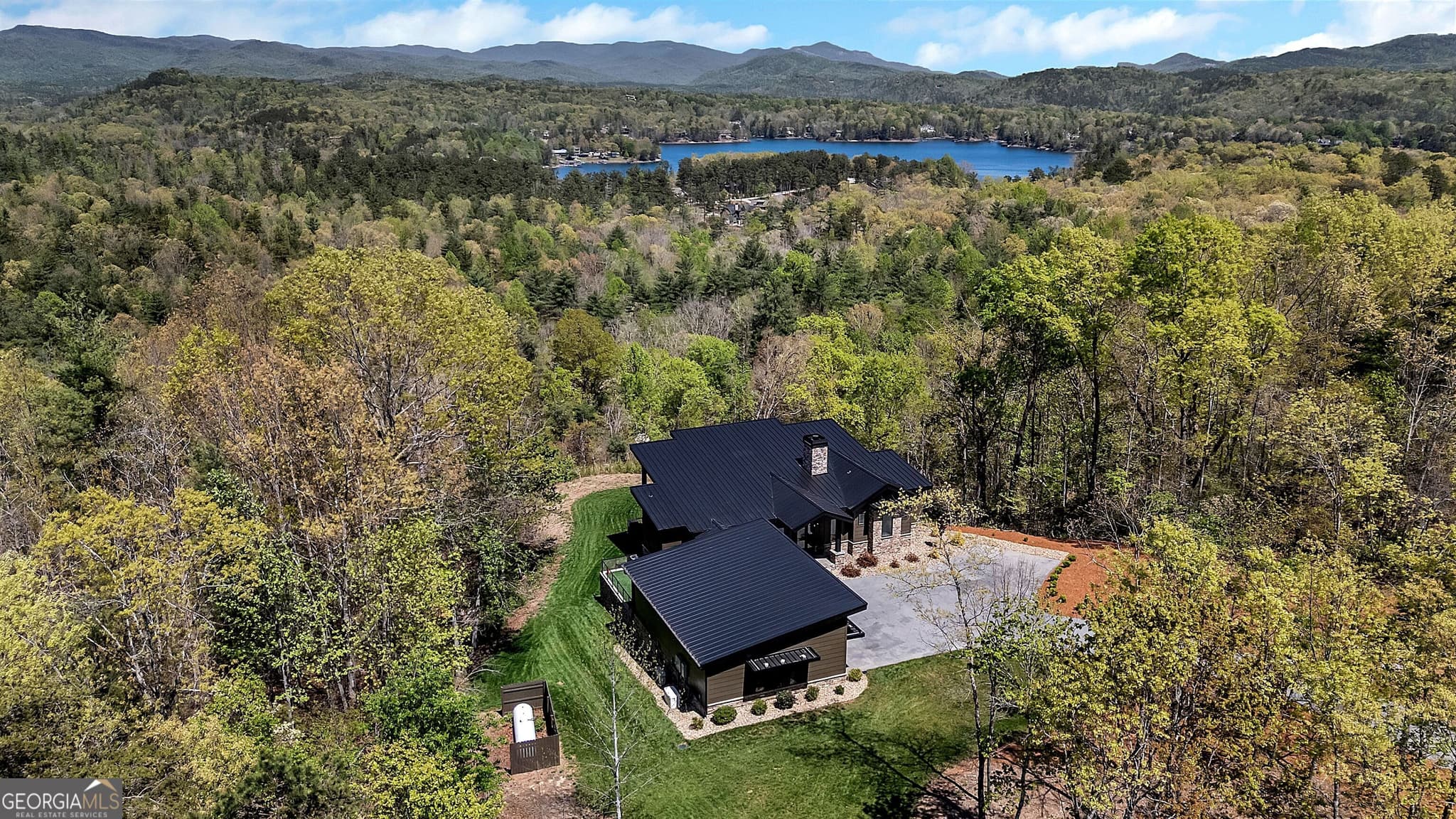 3 bedroom, 3.5 bathroom, 3,033 sq ft single family residence for sale at 231 Keowee Turtlehead Road, Salem, SC 29676 — photo 4