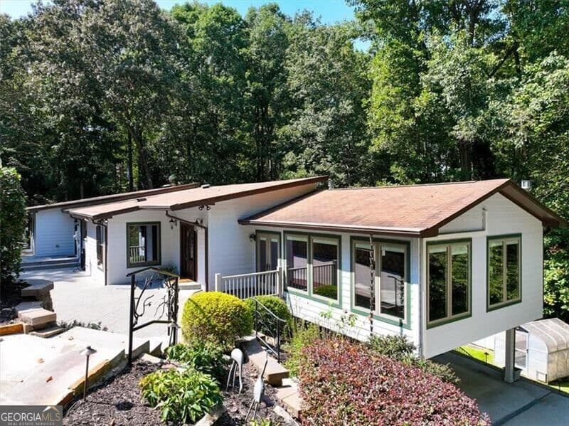 3 bedroom, 2.5 bathroom, 4,090 sq ft single family residence for sale at 23 Blue Heron Point, Acworth, GA 30102 — photo 3