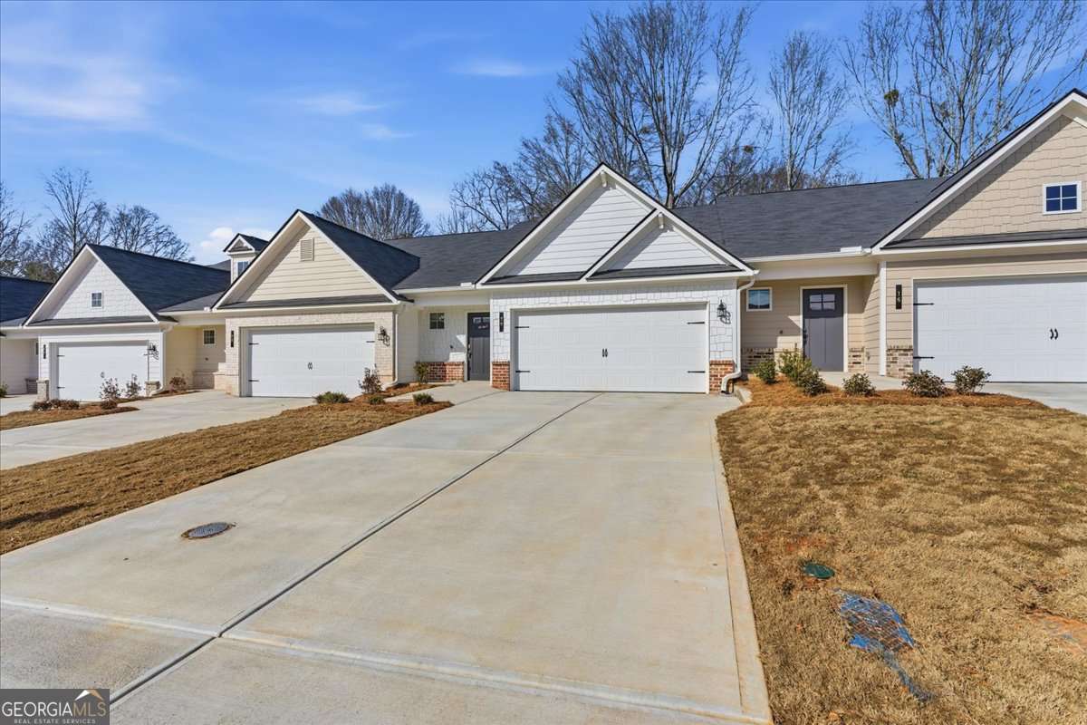 3 bedroom, 2.5 bathroom, 1,684 sq ft townhouse for sale at 20 Silver Leaf Lane 2, Dawsonville, GA 30534 — photo 2