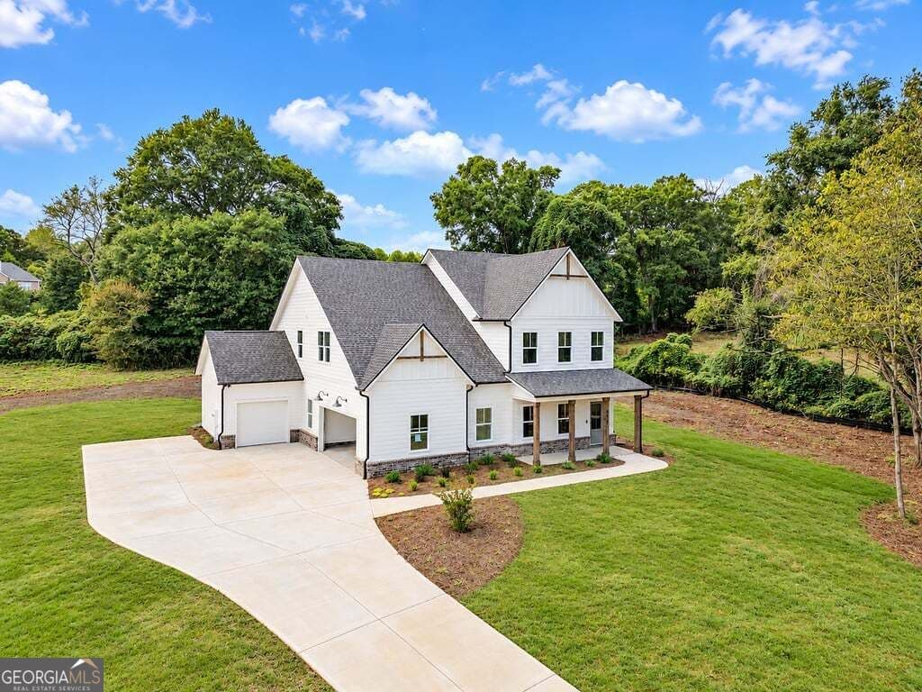 4 bedroom, 3.5 bathroom, 3,331 sq ft single family residence for sale at 328 Races Road, Hoschton, GA 30548 — photo 2