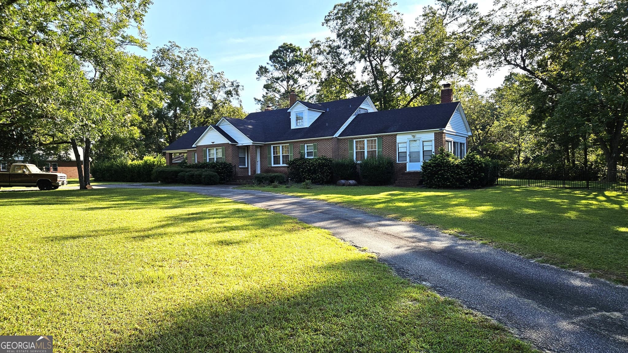 4 bedroom, 2 bathroom, 2,855 sq ft single family residence sold at 806 N Main Street, Sylvania, GA 30467